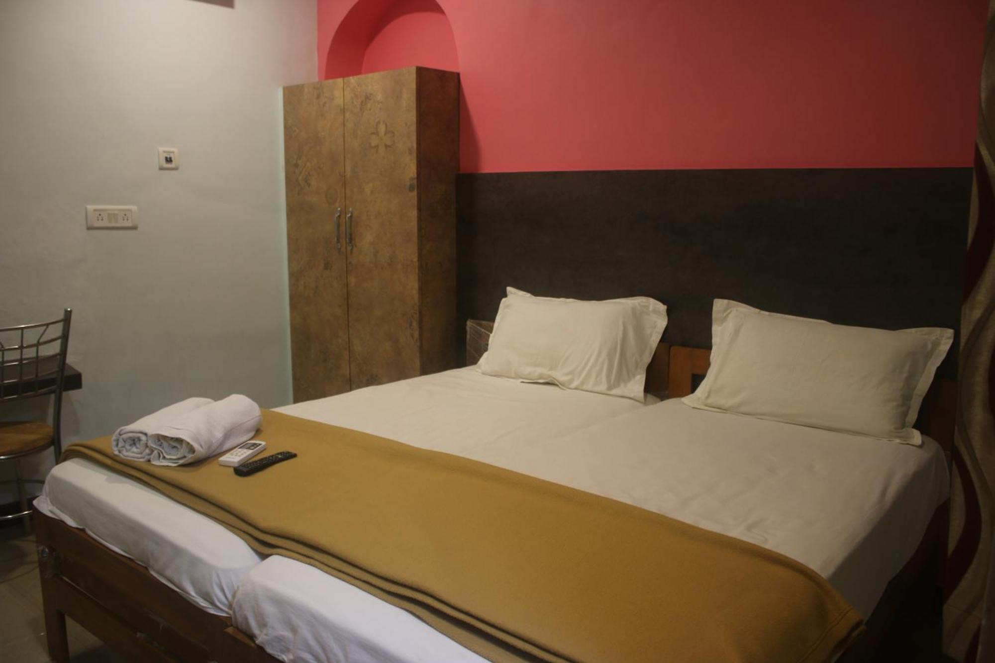 Hotel Sikara, Кумбаконам Екстериор снимка