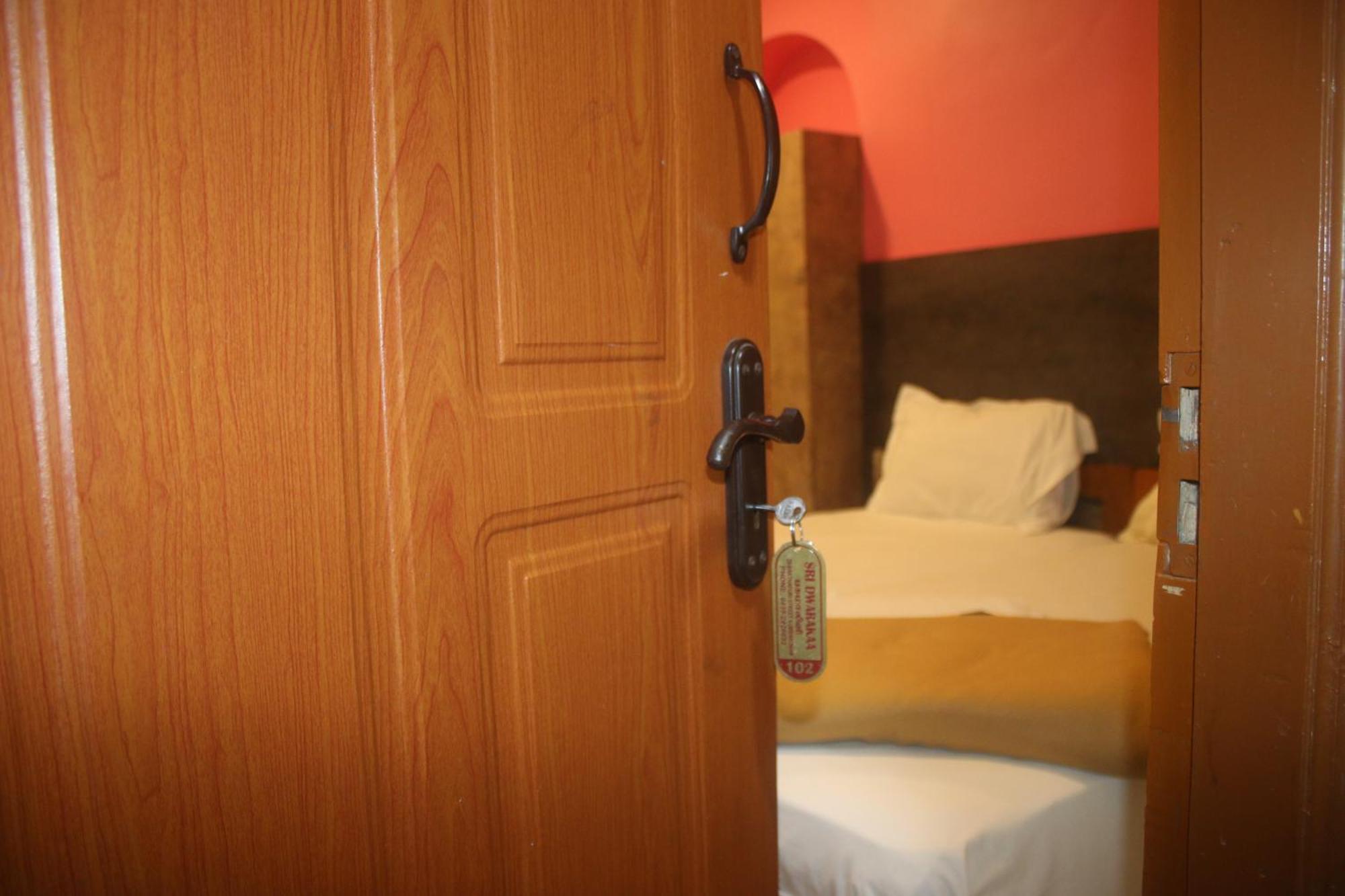 Hotel Sikara, Кумбаконам Екстериор снимка