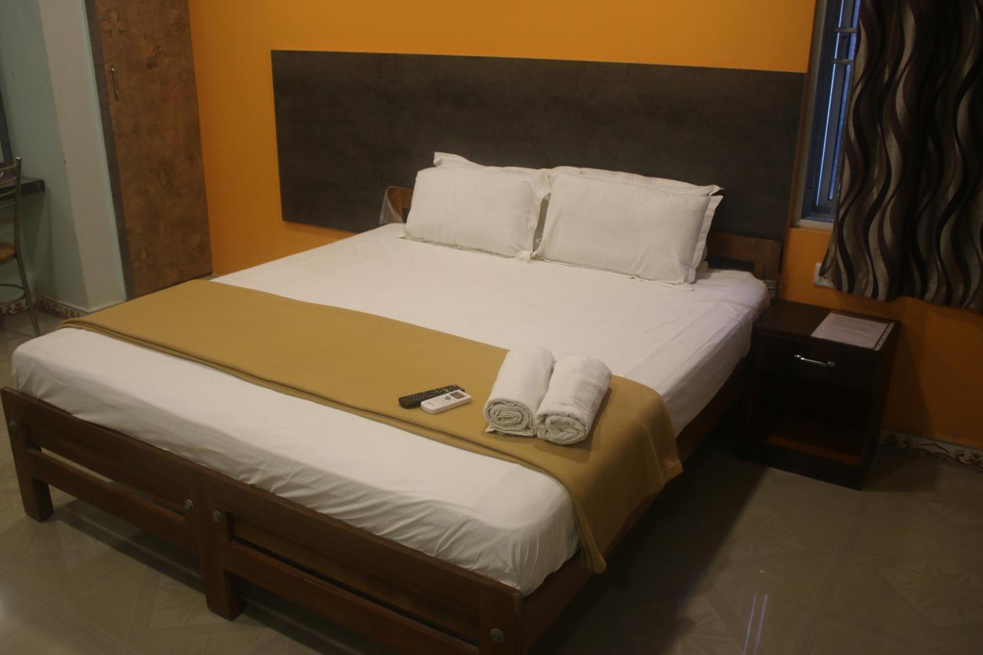 Hotel Sikara, Кумбаконам Екстериор снимка