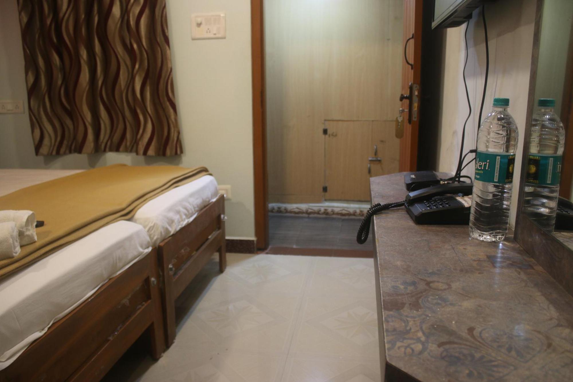 Hotel Sikara, Кумбаконам Екстериор снимка