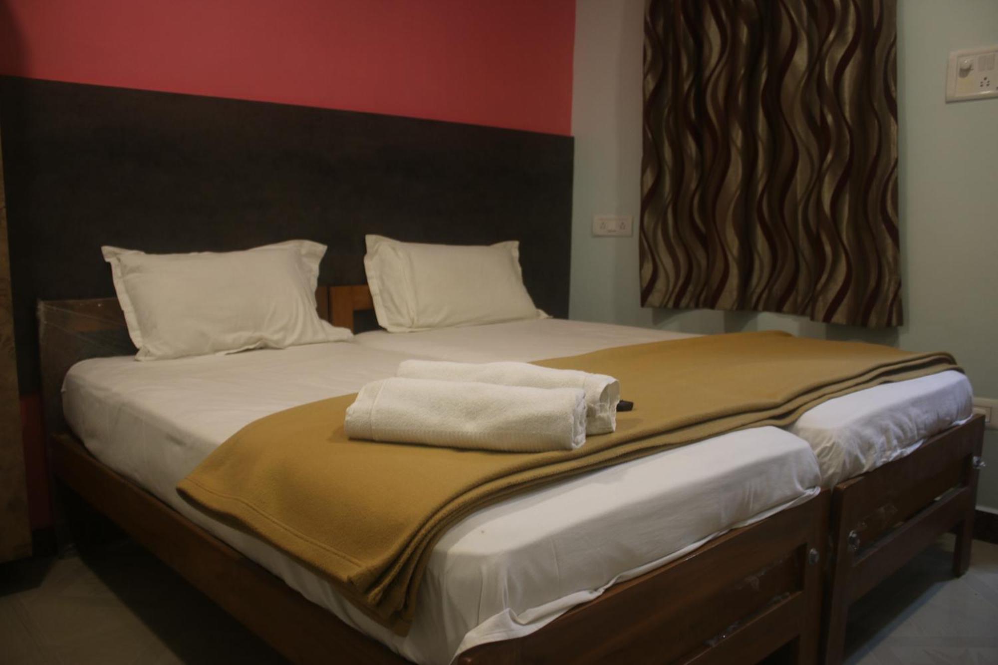 Hotel Sikara, Кумбаконам Екстериор снимка