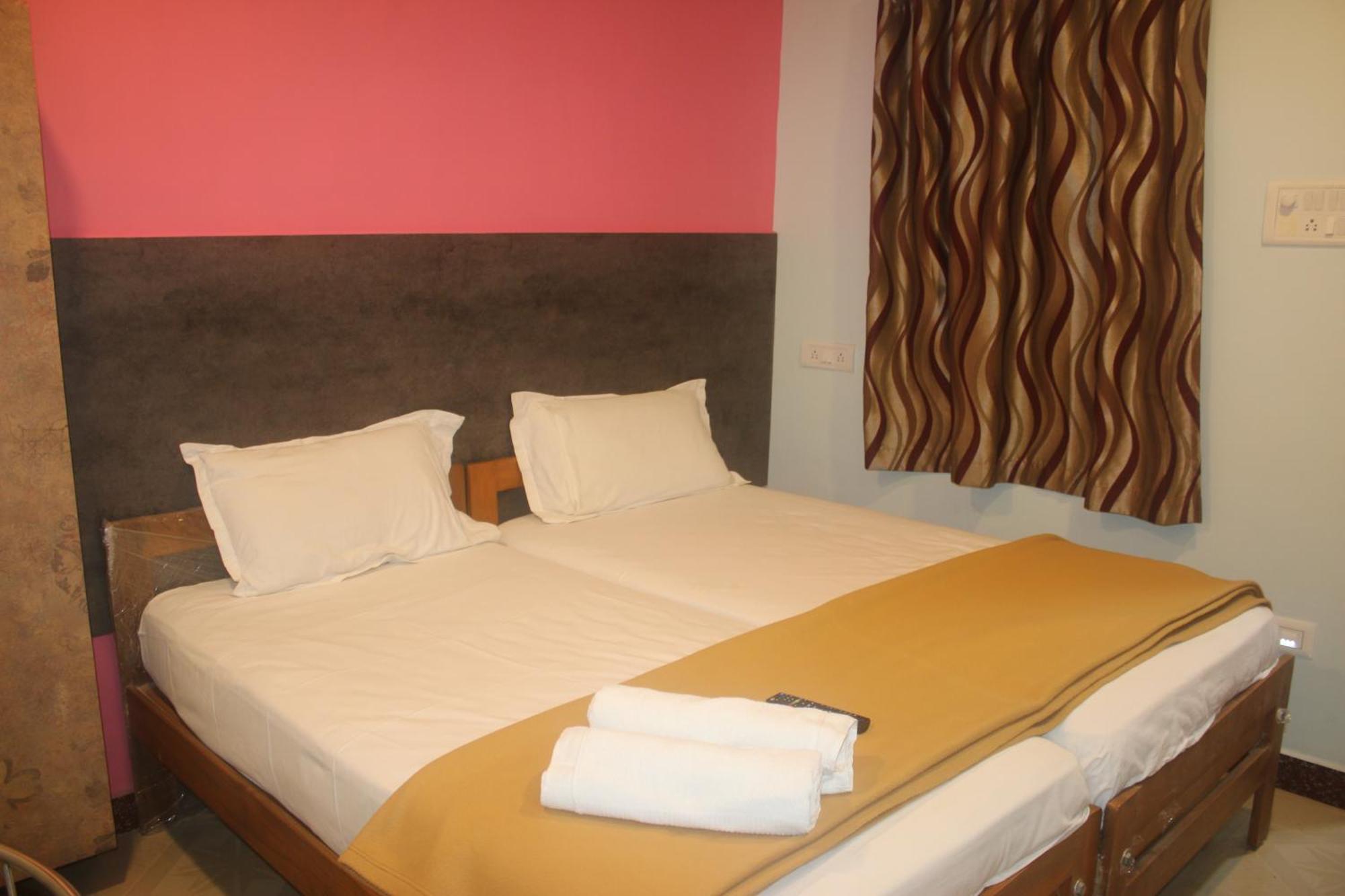 Hotel Sikara, Кумбаконам Екстериор снимка